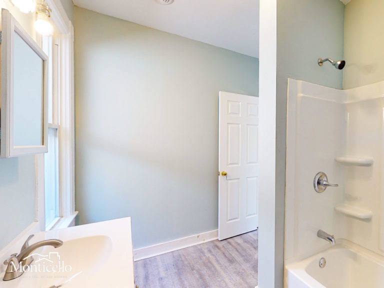 2ND FLR FULL BATHROOMS-4
